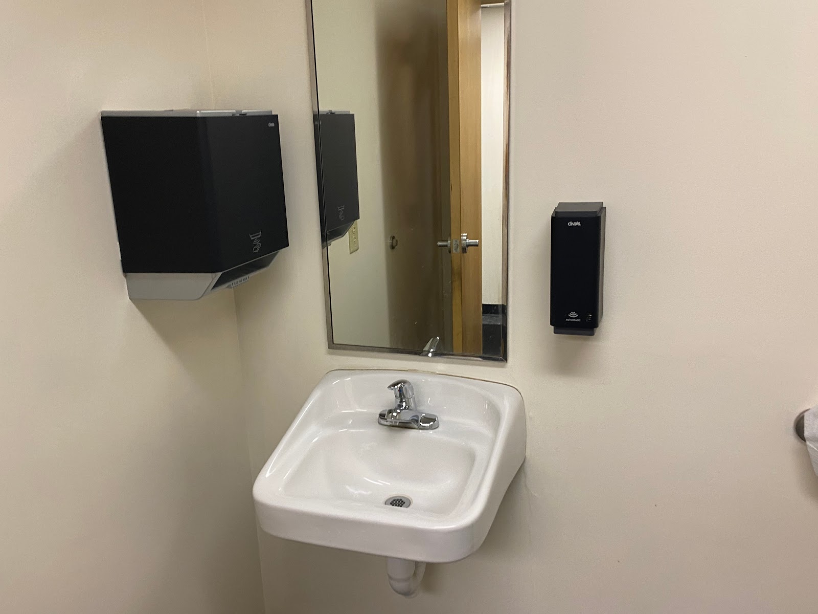 Photo 6 from a cleaning completed by After Hours Cleaning LLC